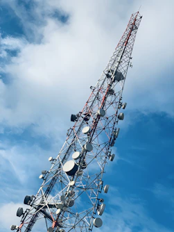 gray and red telecommunications tower