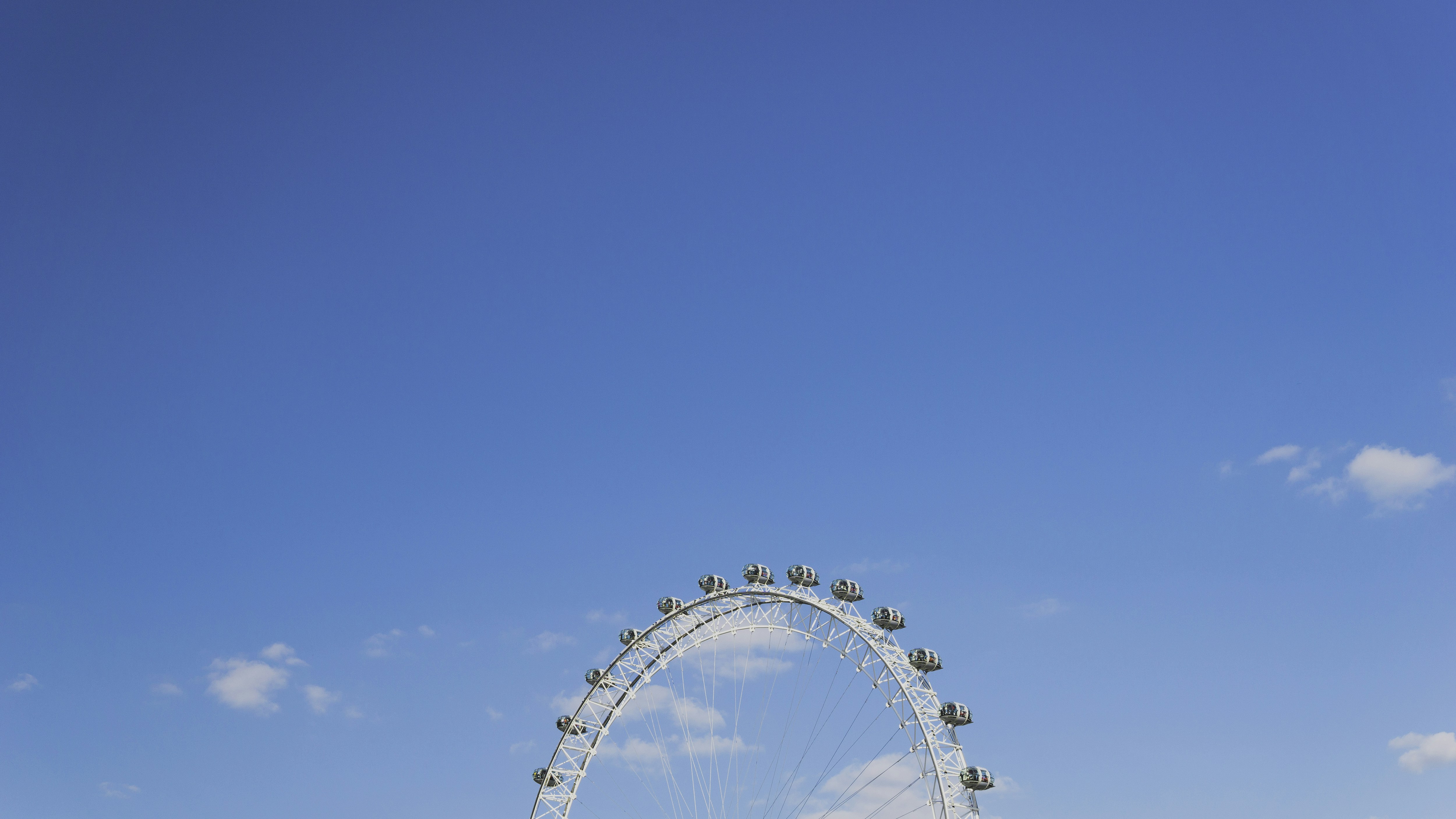 Photo by andresurena