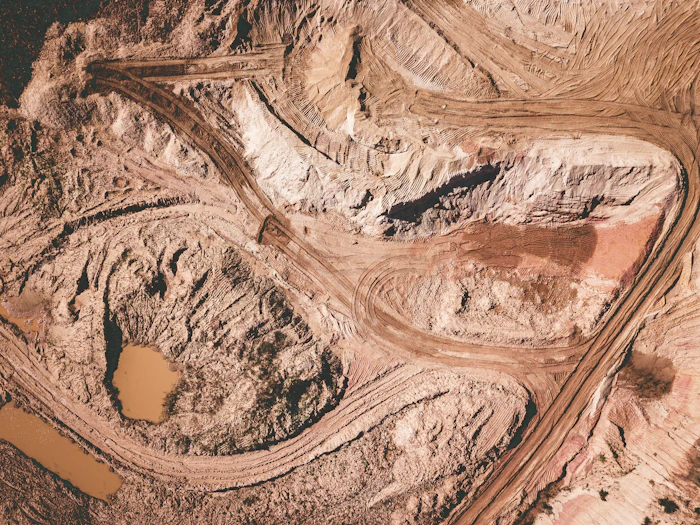 Terreno minero visto desde el aire. Imagen referencial.