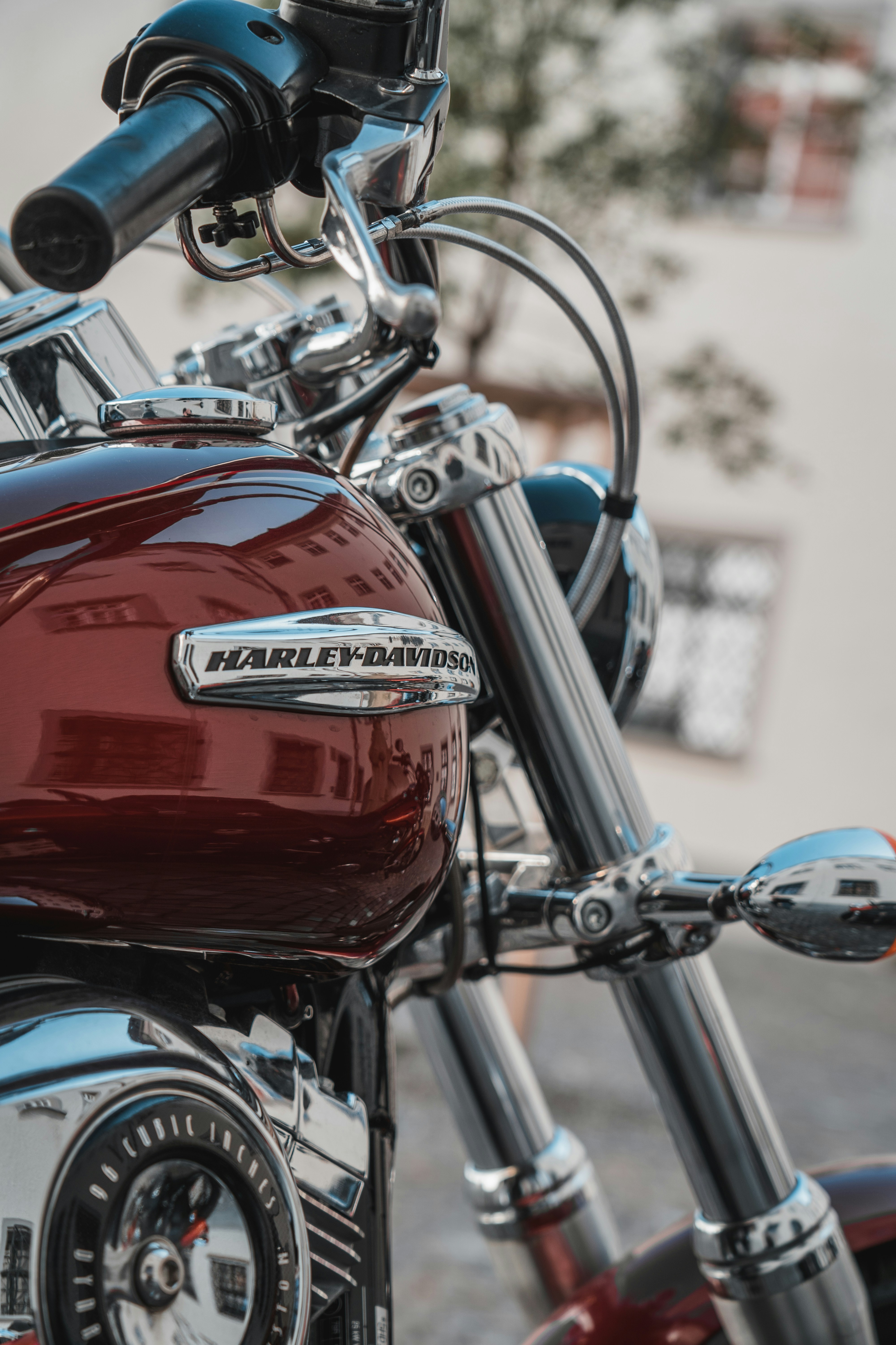 Motocicleta Harley-Davidson recebendo um polimento premium e detalhado