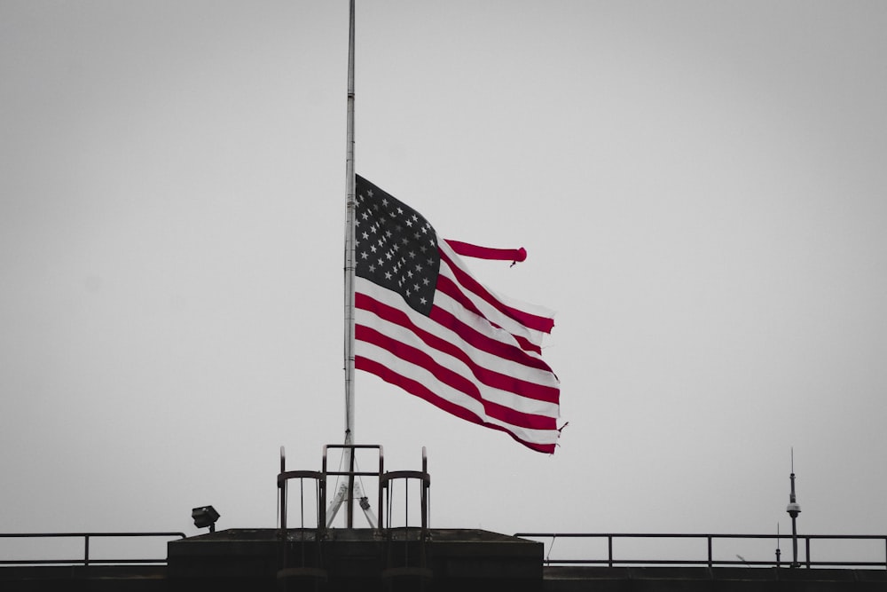 USA flag on focus photography