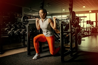 woman wearing gray shirt and orange leggings