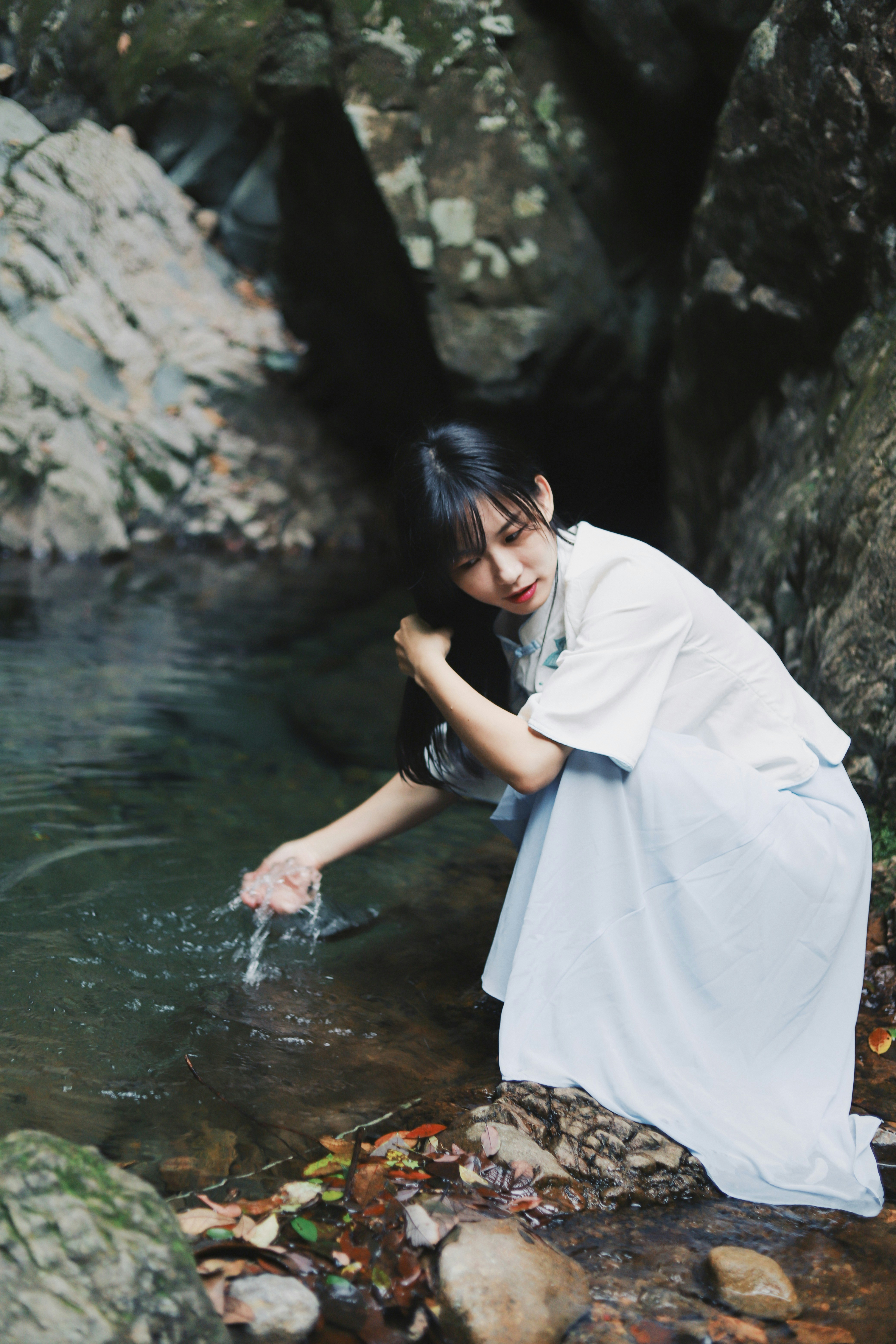 Woman wearing white dress photo – Free Woman Image on Unsplash