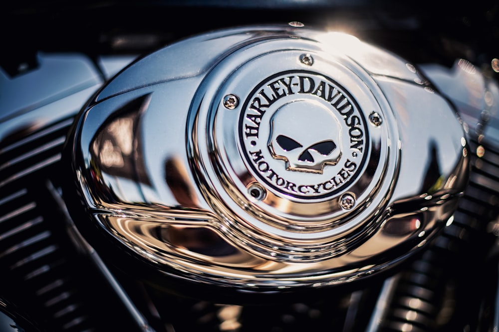logotipo cromado da Harley-Davidson Motorcycles