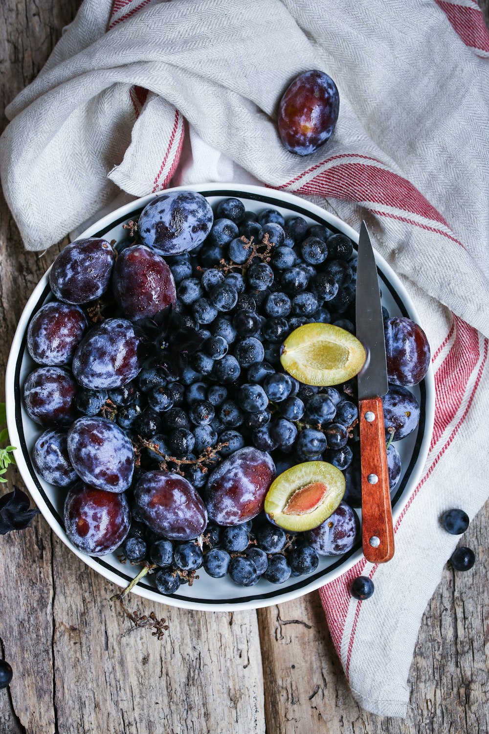 black berries on bowl