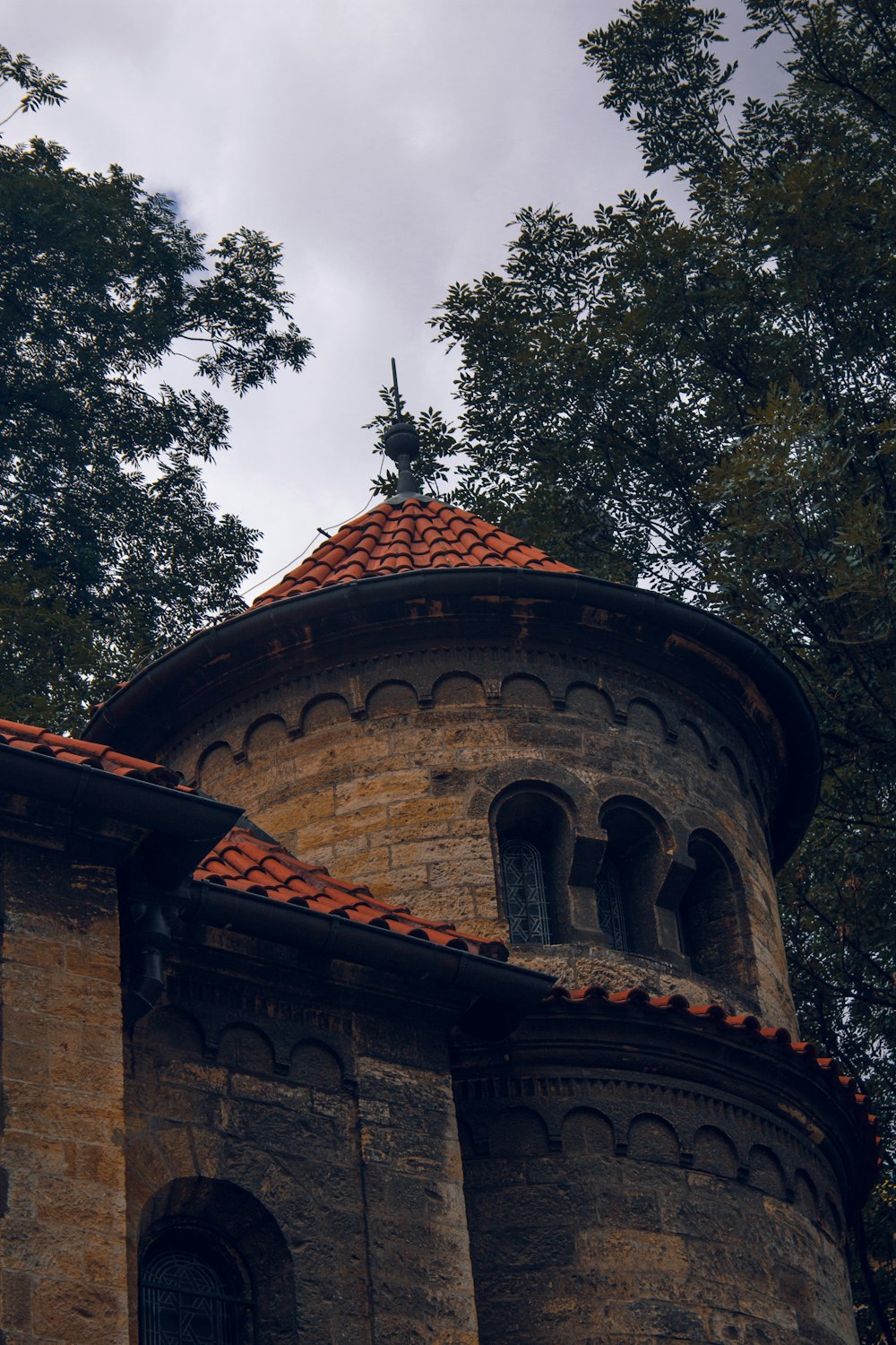 brown concrete building