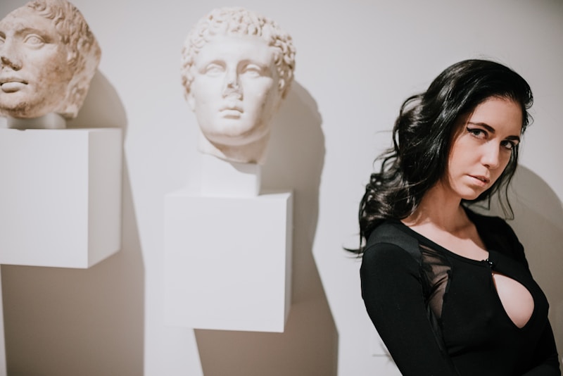 Queen commanding the space