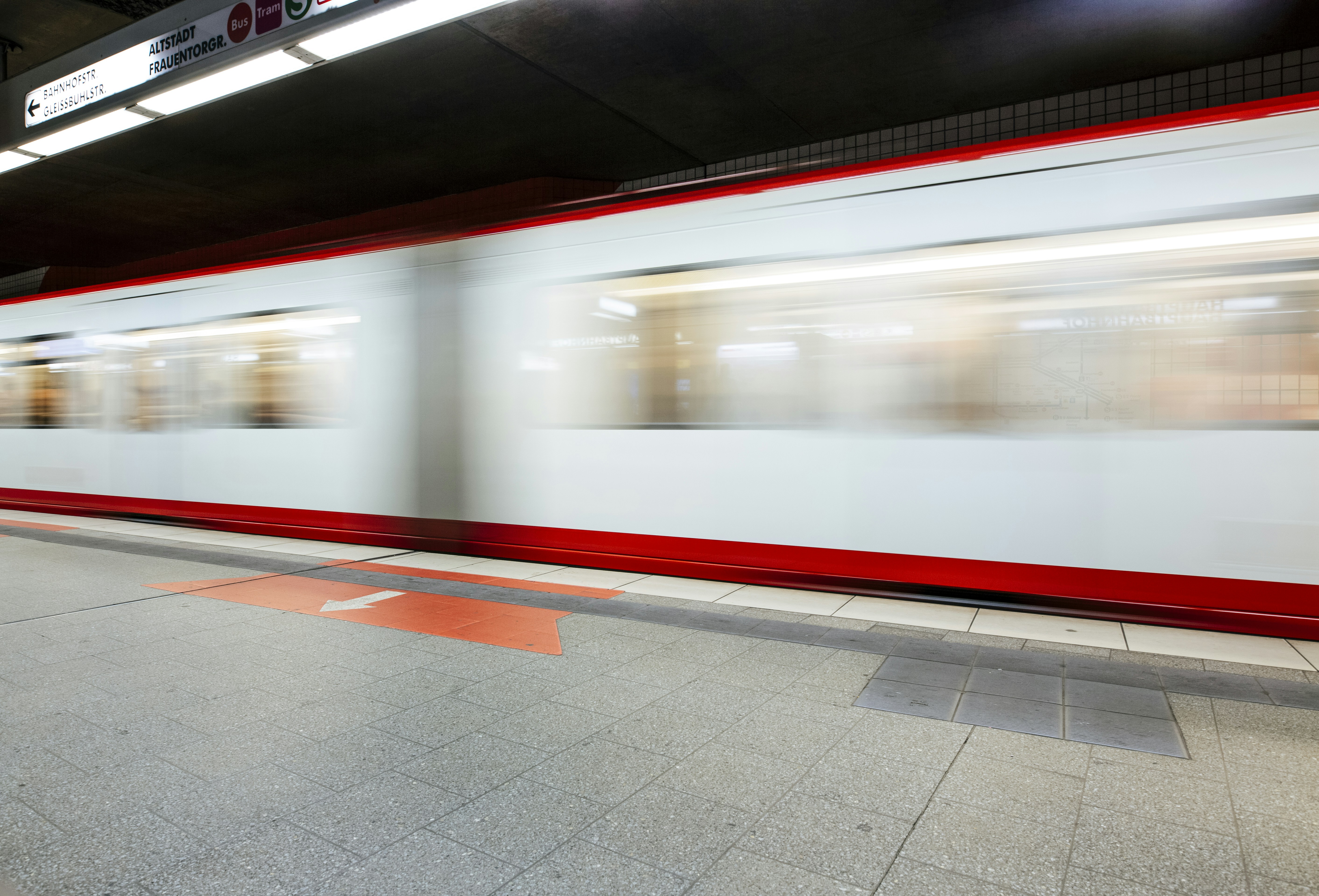 Photo by markusspiske