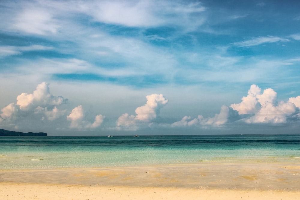 sea water at daytime