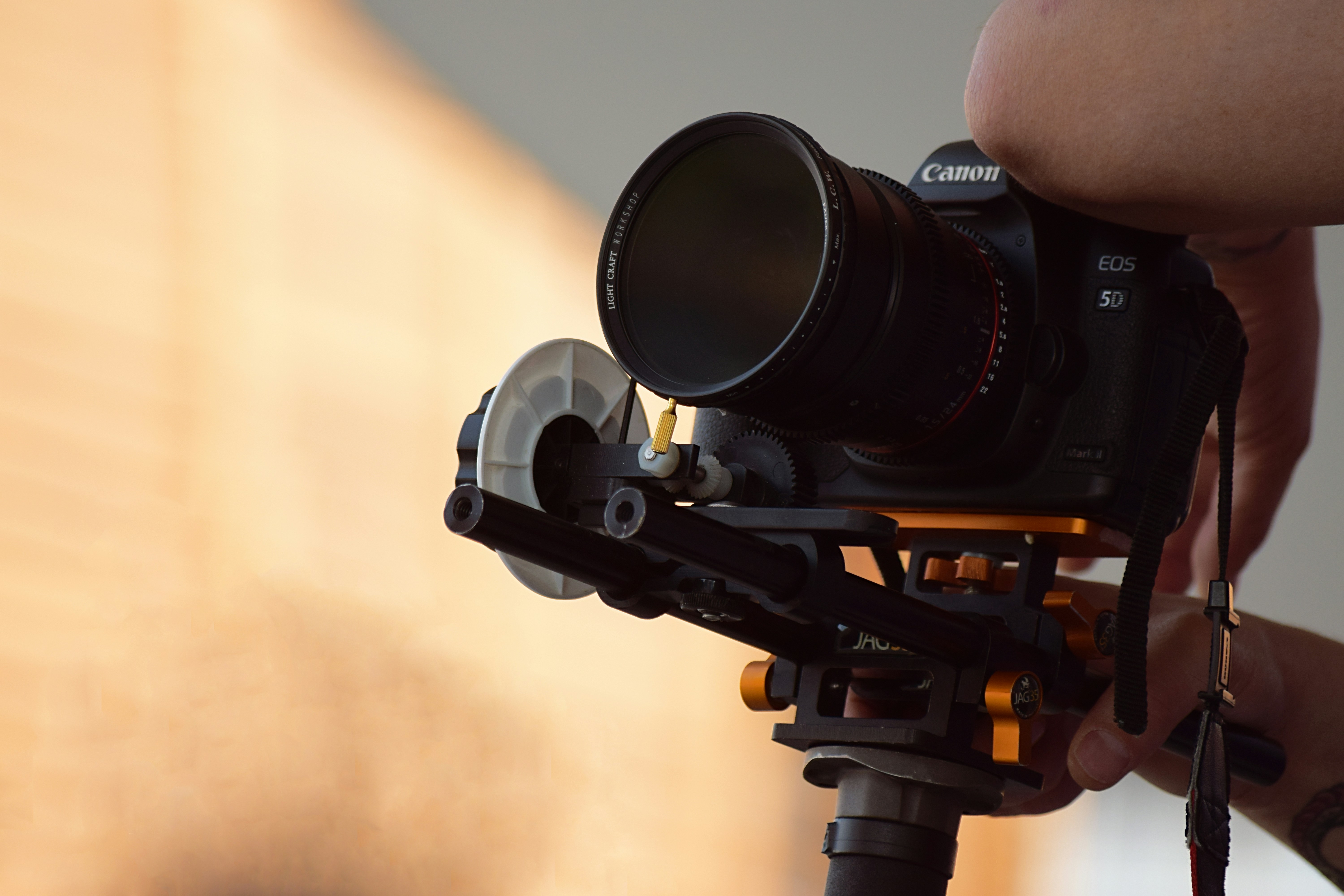 schwarze Canon DSLR-Kamera