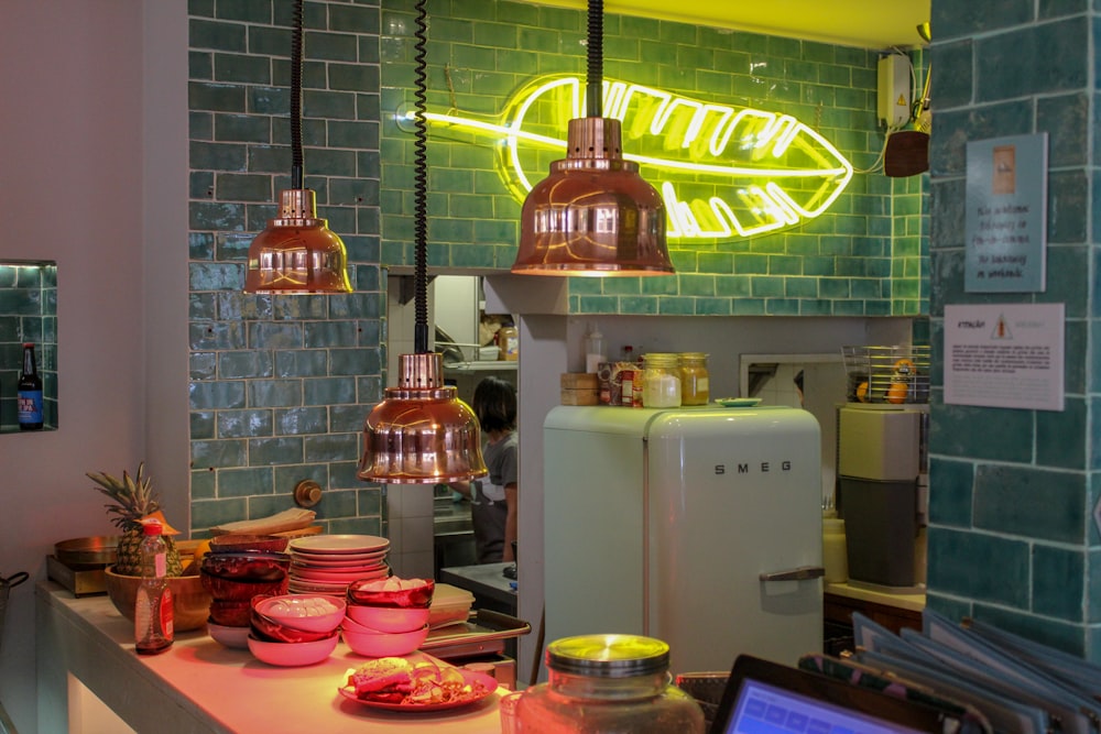 kitchen area showing lighted pendant lamp