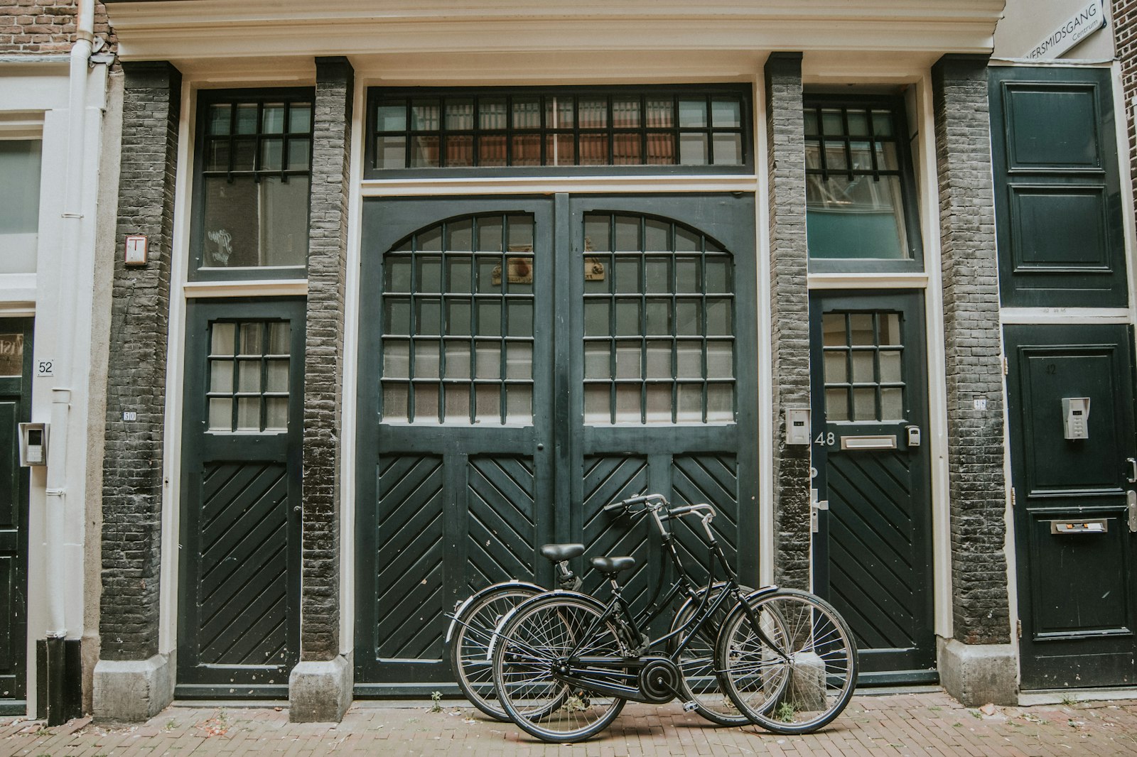 Nikon D750 + Nikon AF-S Nikkor 18-35mm F3.5-4.5G ED sample photo. Two black bicycles in photography