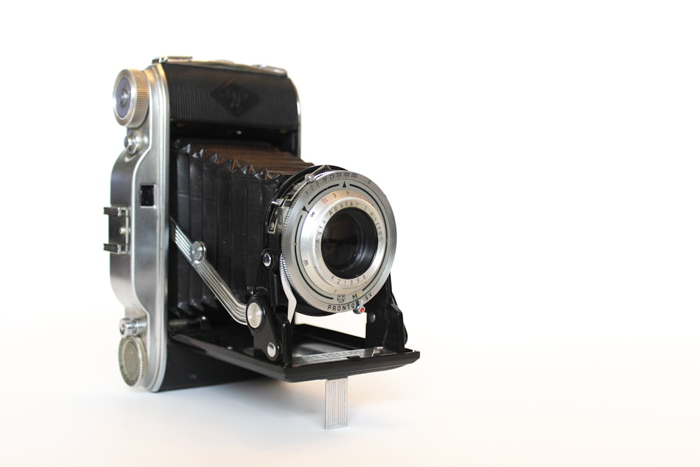 Fotocamera classica nera