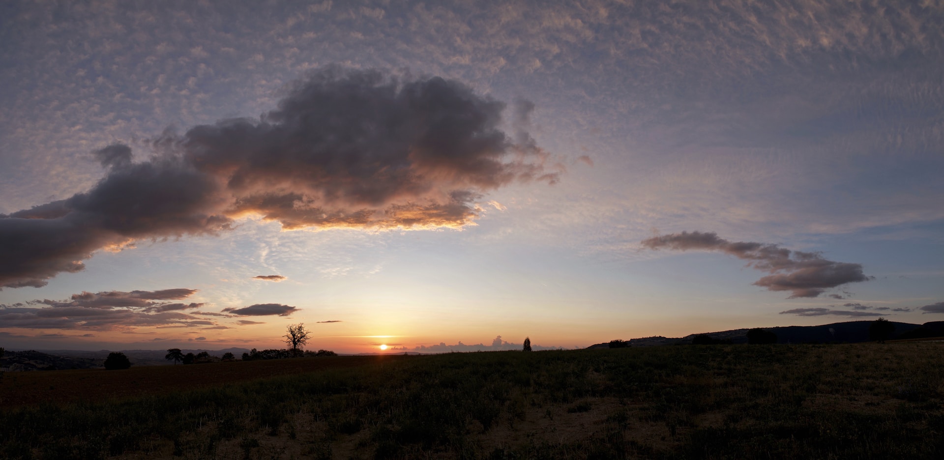 A panoramic view of Guairá’s landscape at sunset, showcasing the natural beauty surrounding the town.
