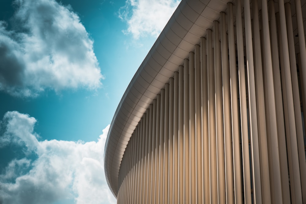 Bâtiment en béton beige