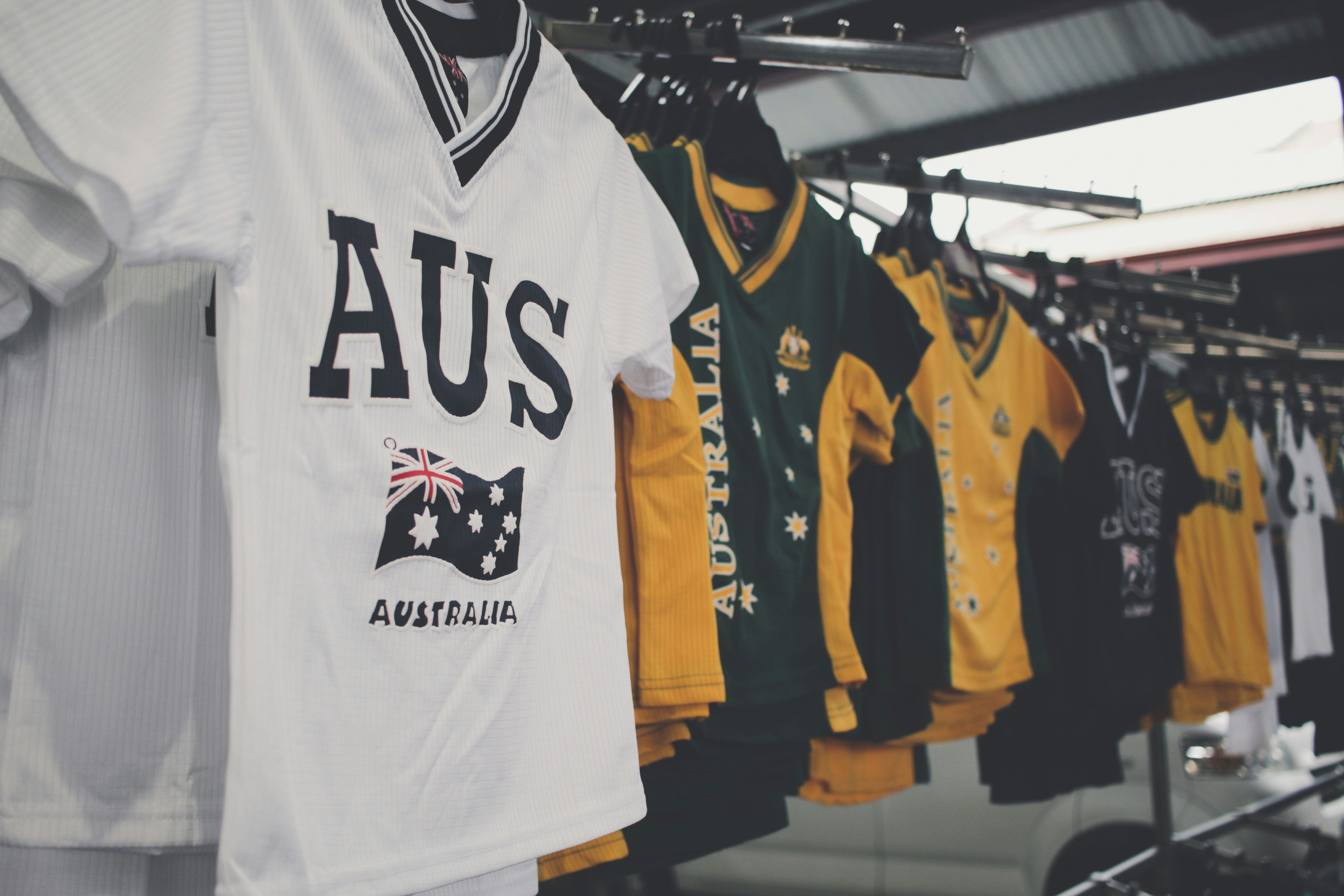 assorted-color V-neck t-shirt l