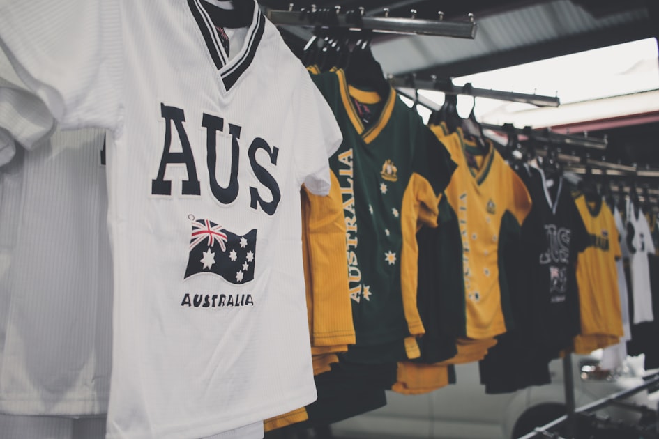 assorted-color V-neck t-shirt l