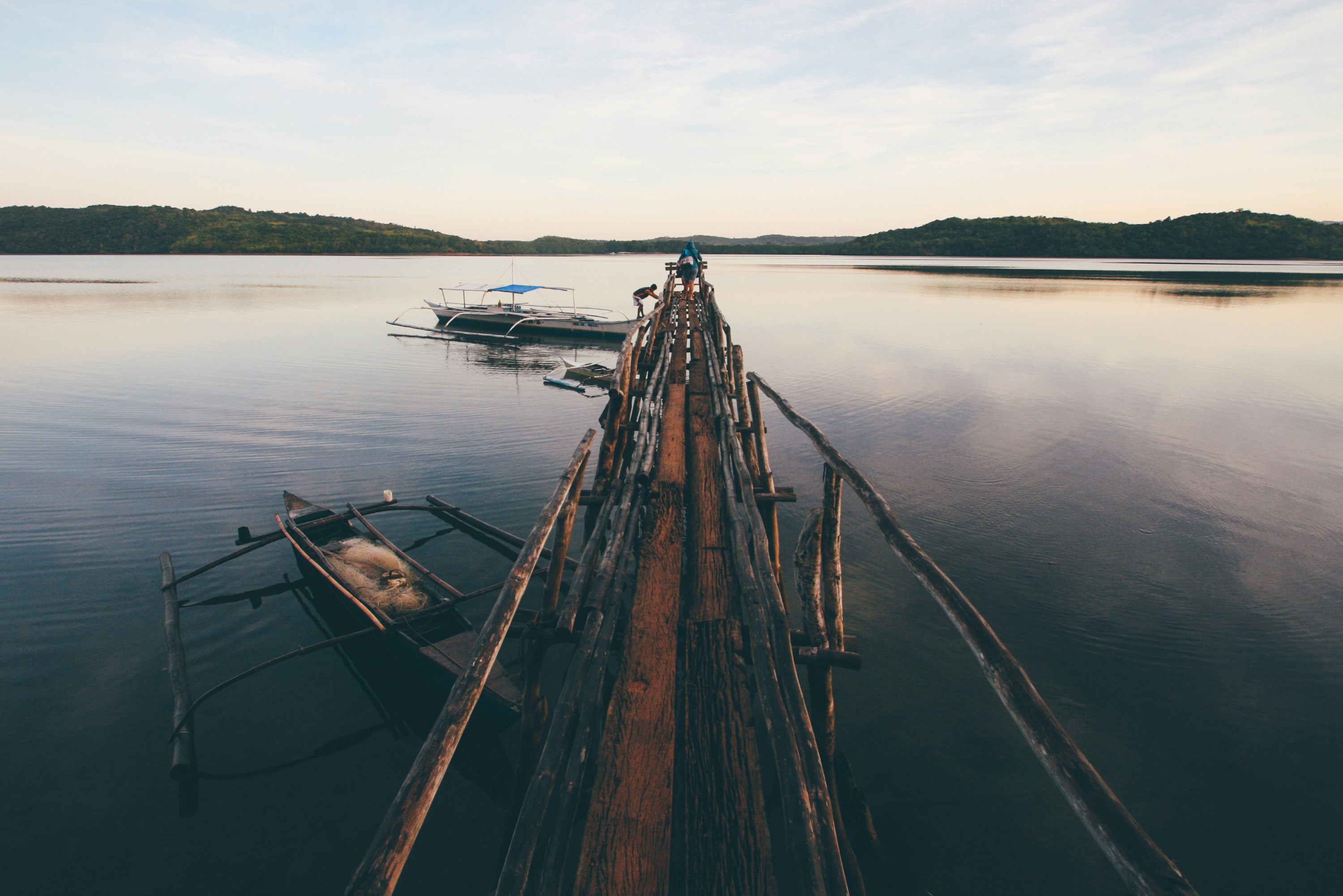 doca de madeira marrom