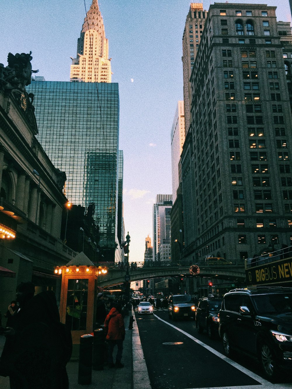 road way surrounded by buildings