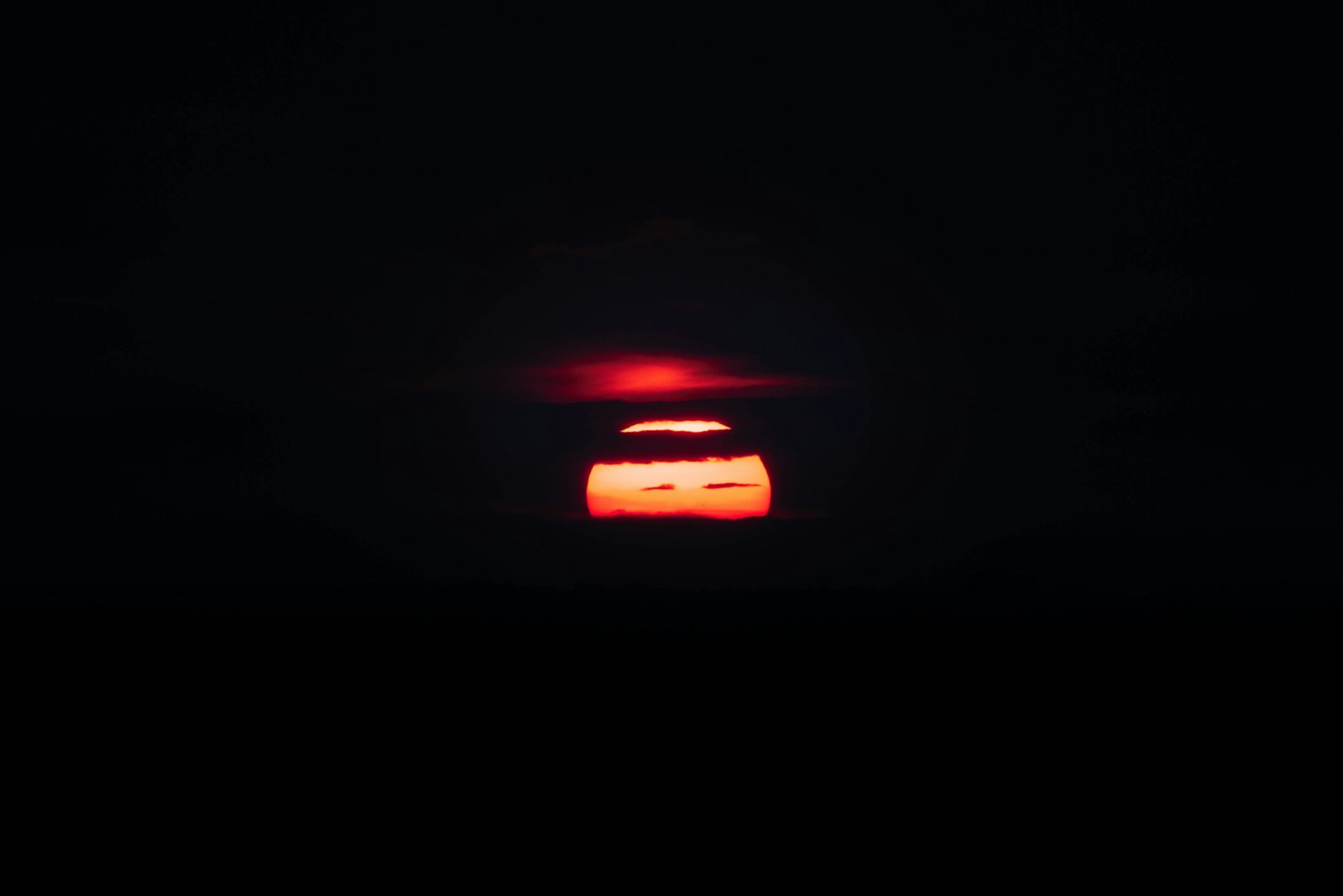 Nikon AF-P Nikkor 70-300mm F4.5-5.6E ED VR sample photo. Sunset and clouds landscape photography