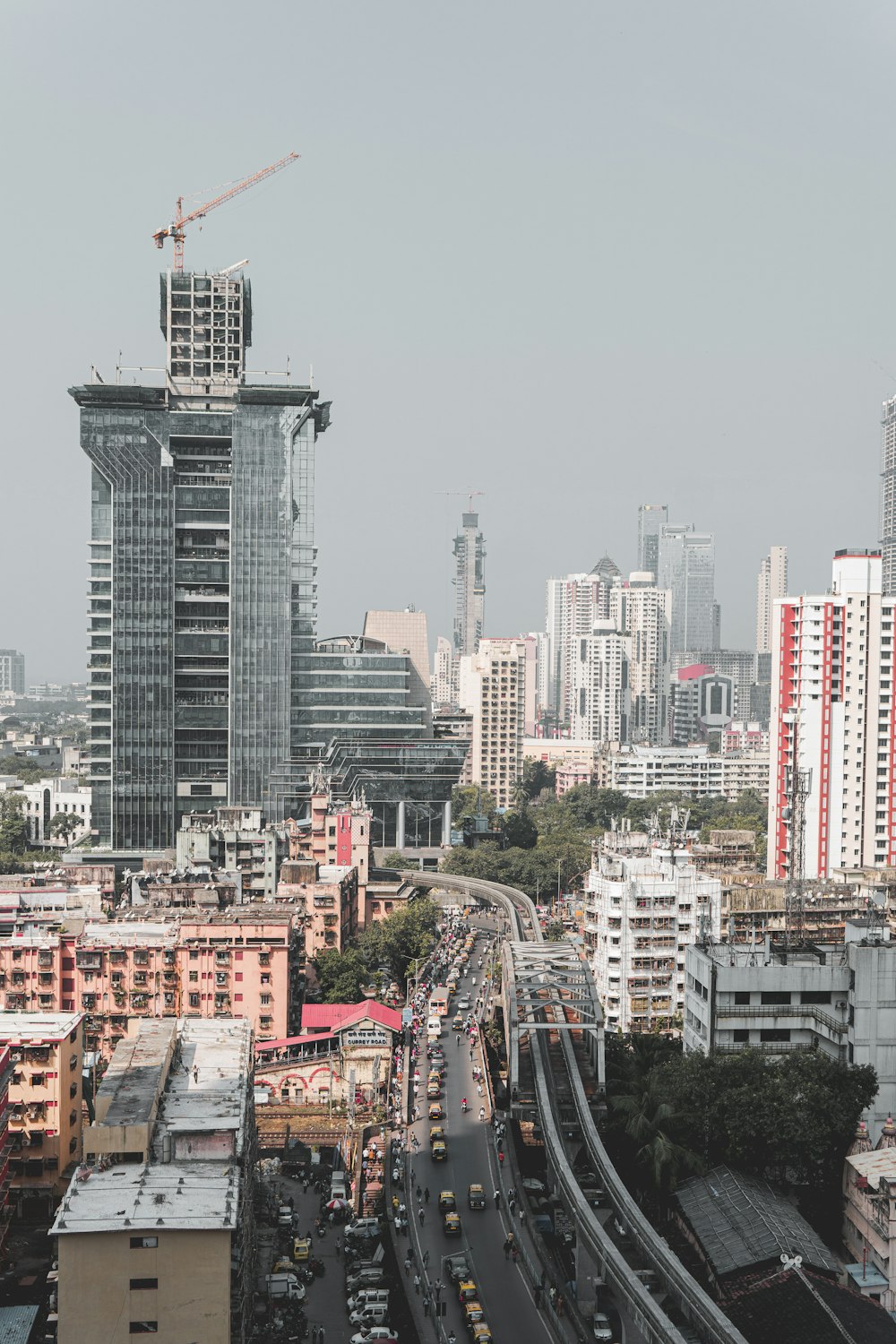 Fotografía de gran angular de edificios durante el día