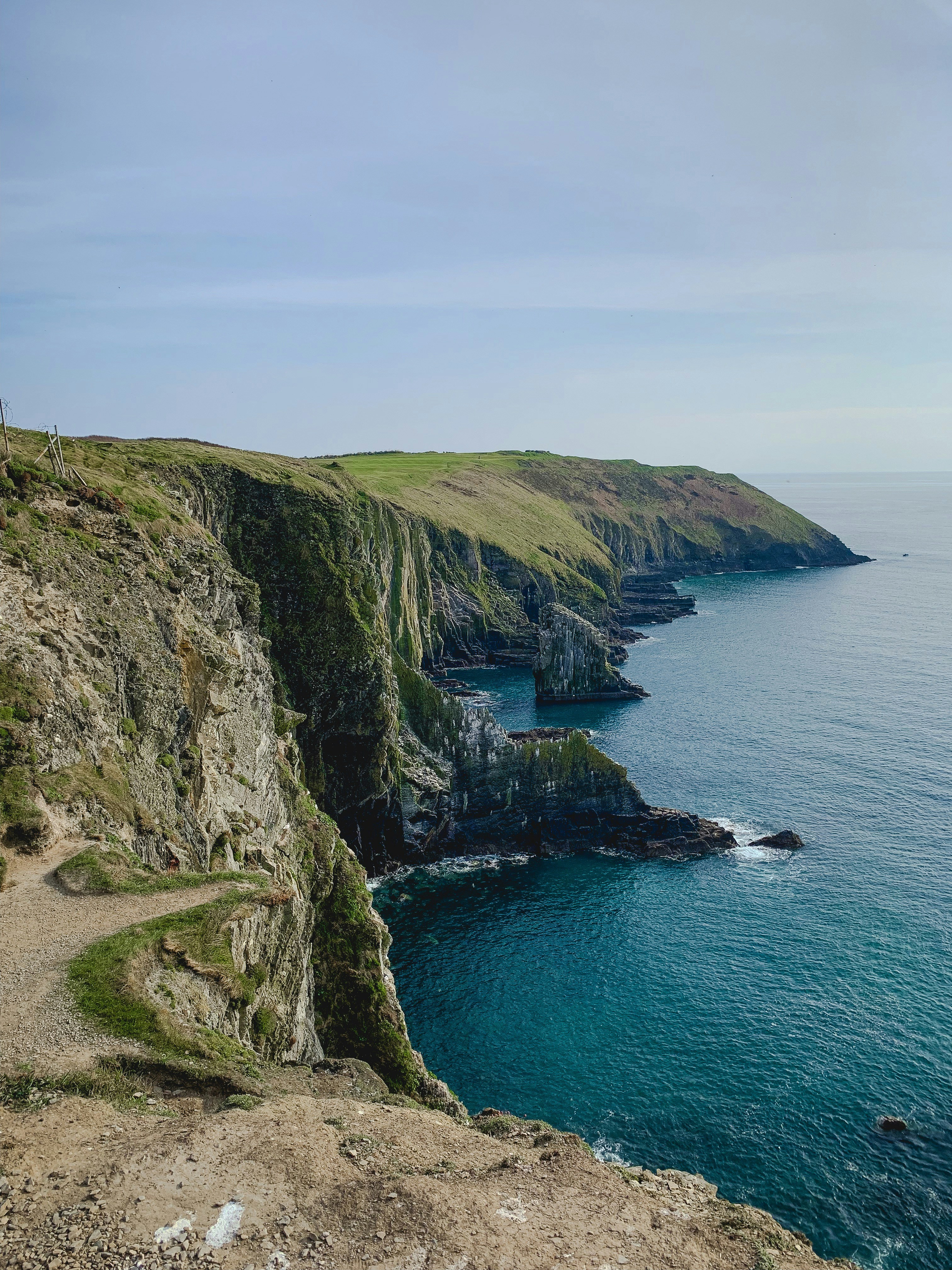 green island and ocean scenery
