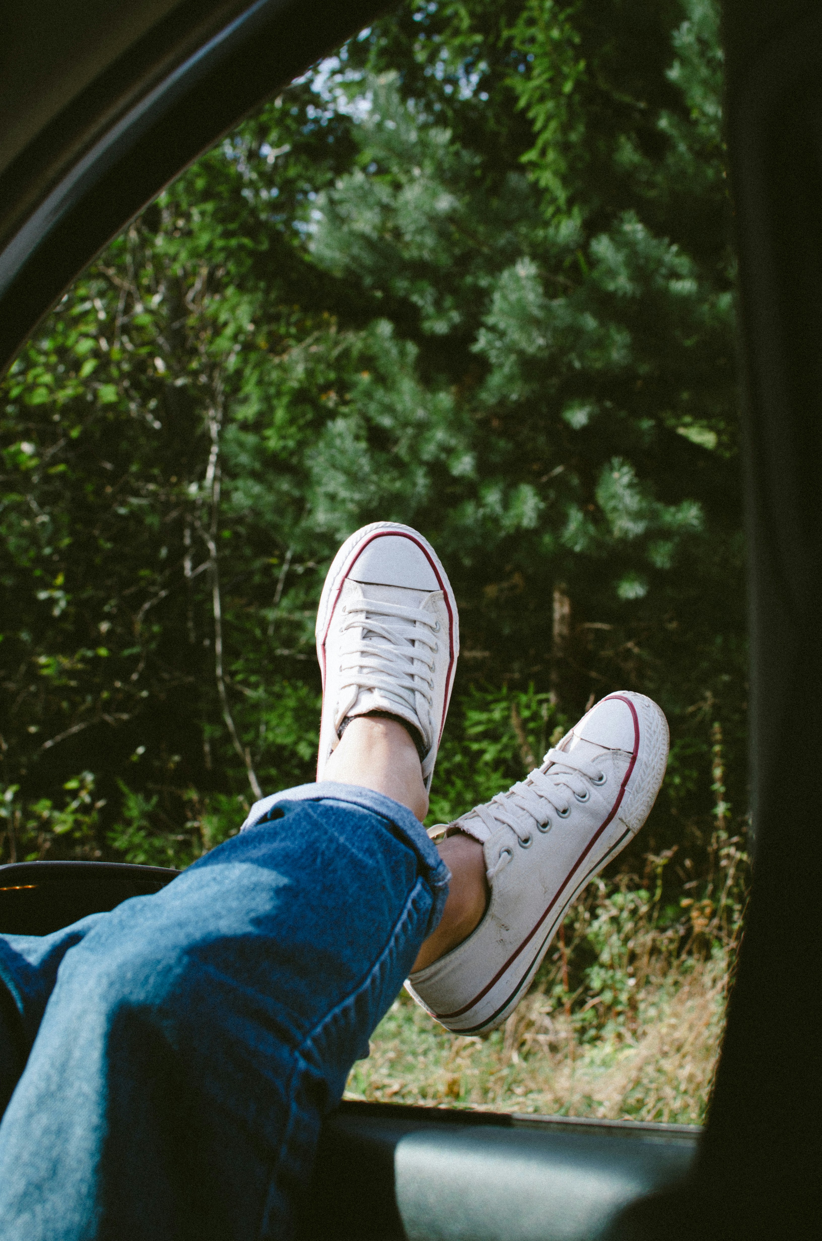 chaussures basses Converse All-Star blanches et rouges