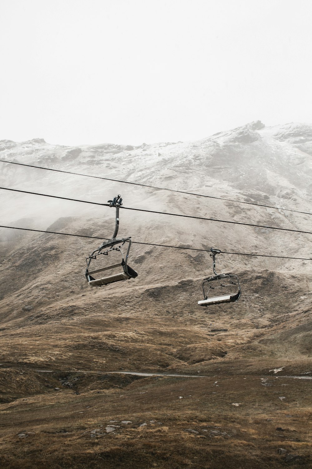 shallow focus photo of gray cable car