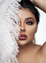 shallow focus photo of woman