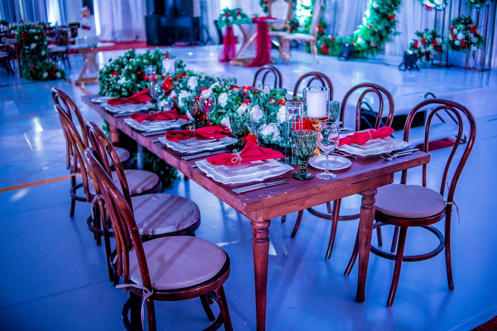 empty dining table set with plate set and flower