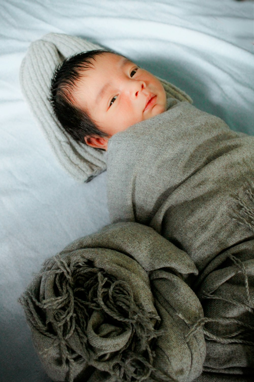 Bebé en manta gtey