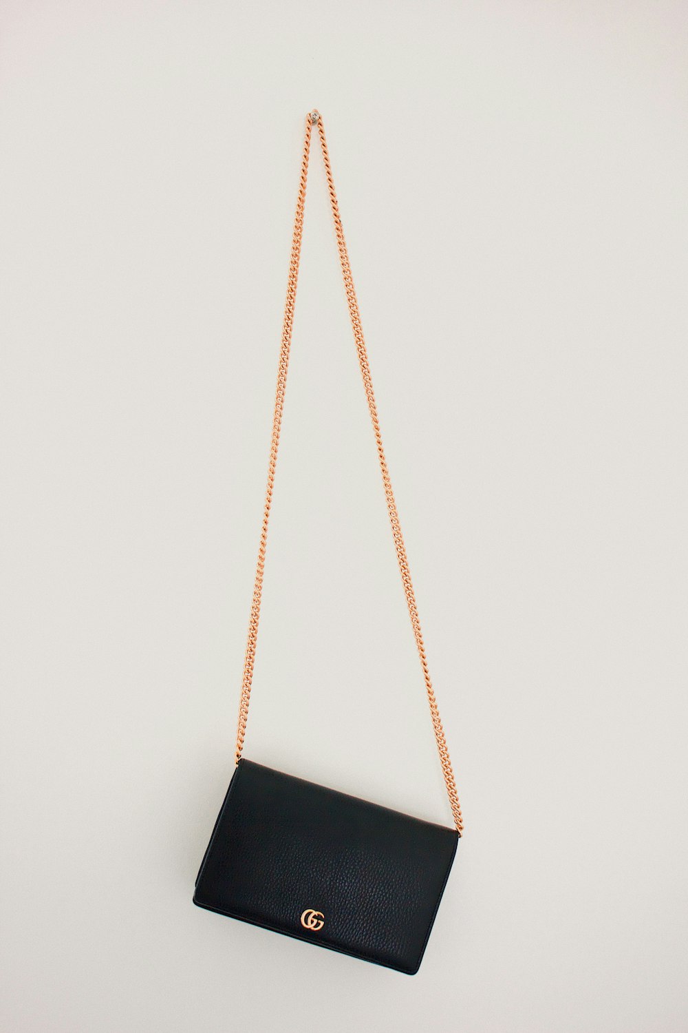 black Gucci leather crossbody bag photo – Free Fashion Image on Unsplash