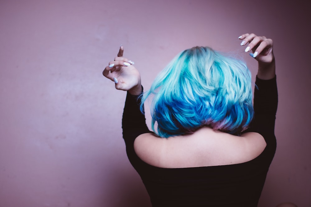 woman facing backward with blue hair