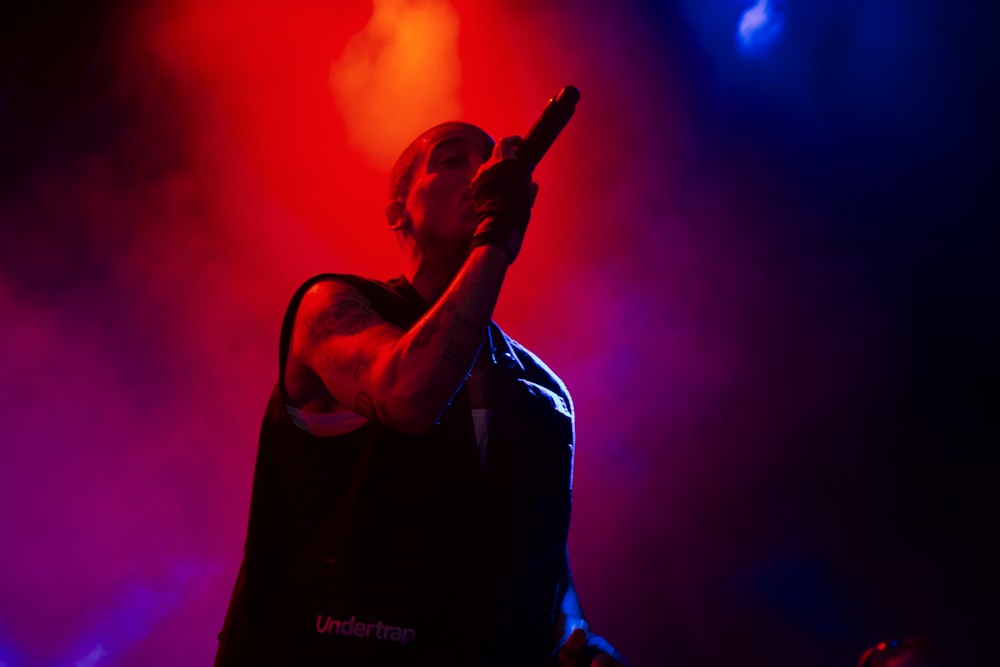 singing man under red light