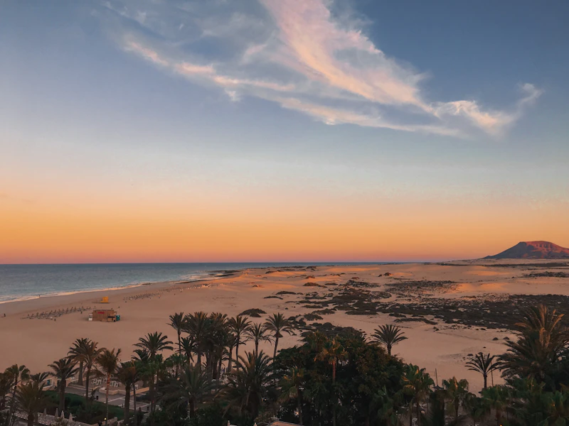 Zandstrand op Fuerteventura, Canarische Eilanden in de winter