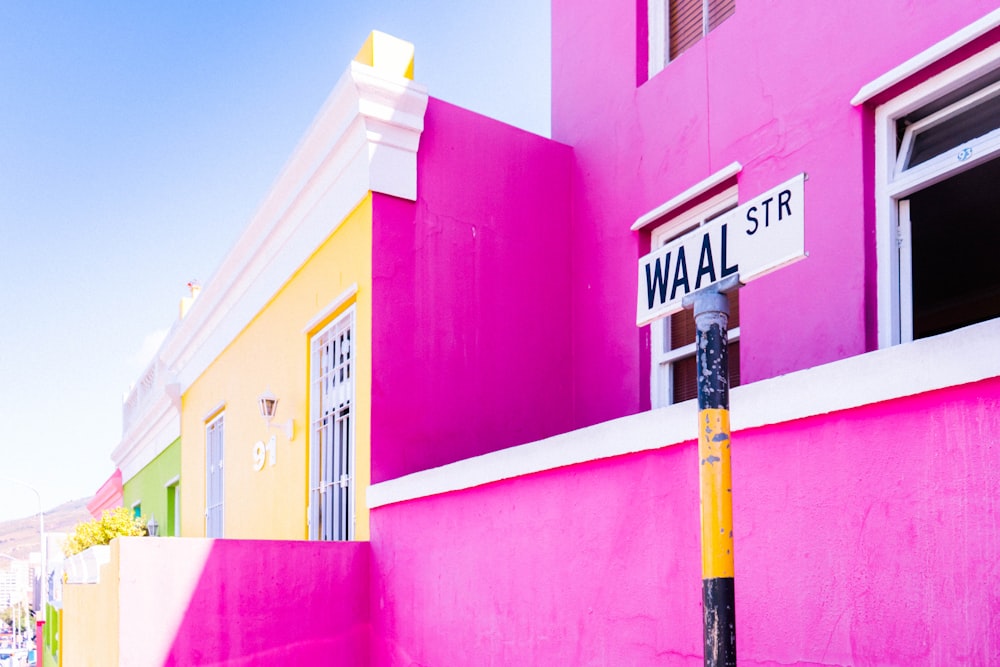 Waal Str sign pole