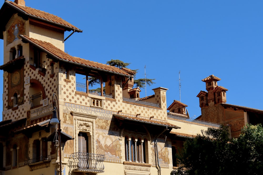 beige painted house