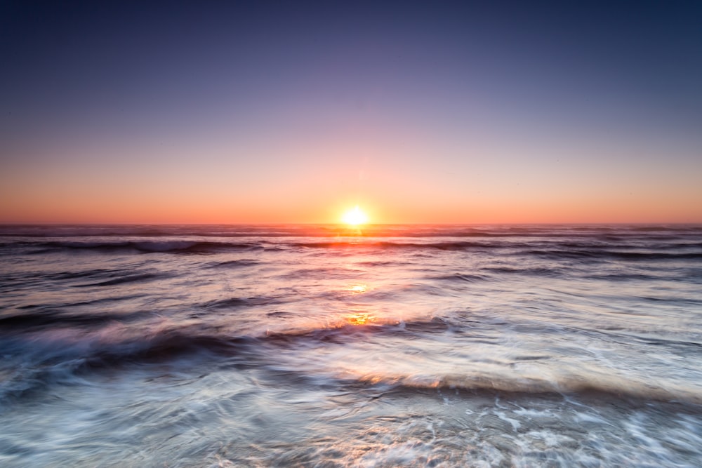 ocean waves at sunrise photo – Free Nature Image on Unsplash