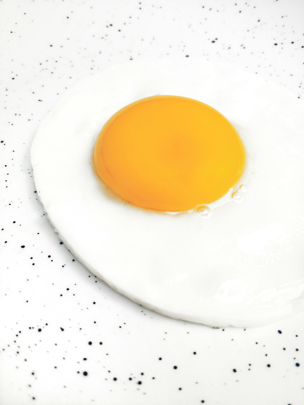 Ilustración de huevo con lado soleado hacia arriba