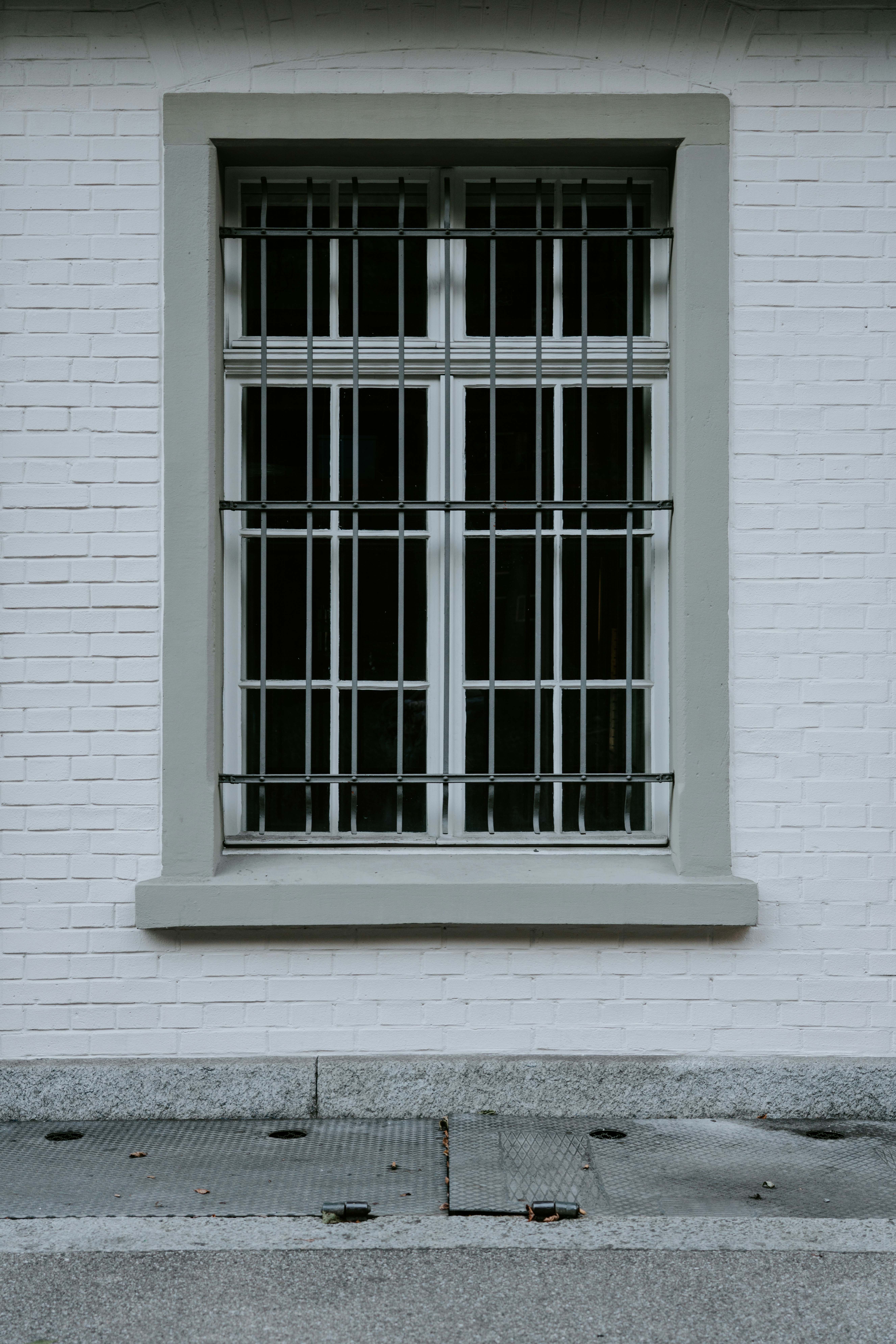 photo-1571389243973-8950f2452c7f?ixid=M3wxMjA3fDB8MXxzZWFyY2h8MTV8fHBvcnRhcyUyMGRlJTIwZW50cmFkYSUyMGRlJTIwdmlkcm98ZW58MHx8fHwxNzU0NjEzNDUwfDA\u0026ixlib=rb-4.1.0