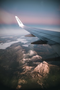 gray airplane wing