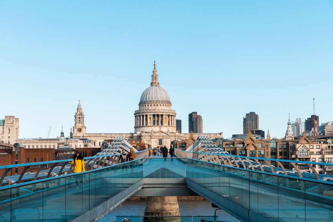 beige mosque, Saint Paul cathedral from Millenium bridge