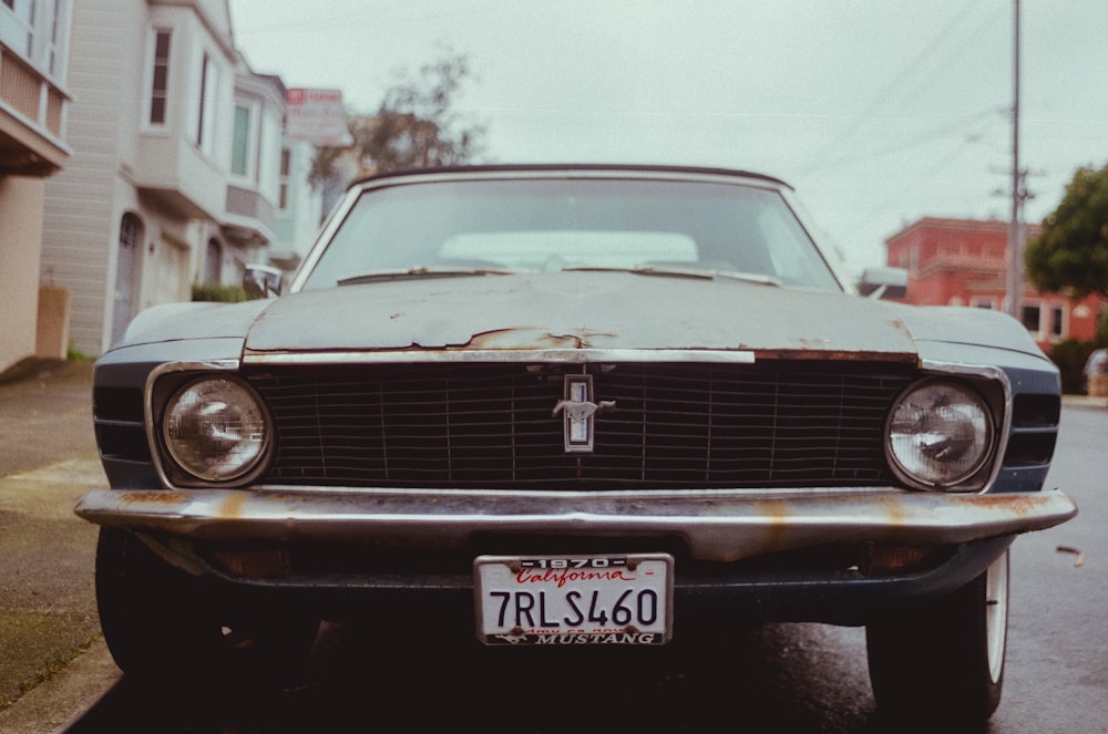 parked gray Ford Mustang during daytime