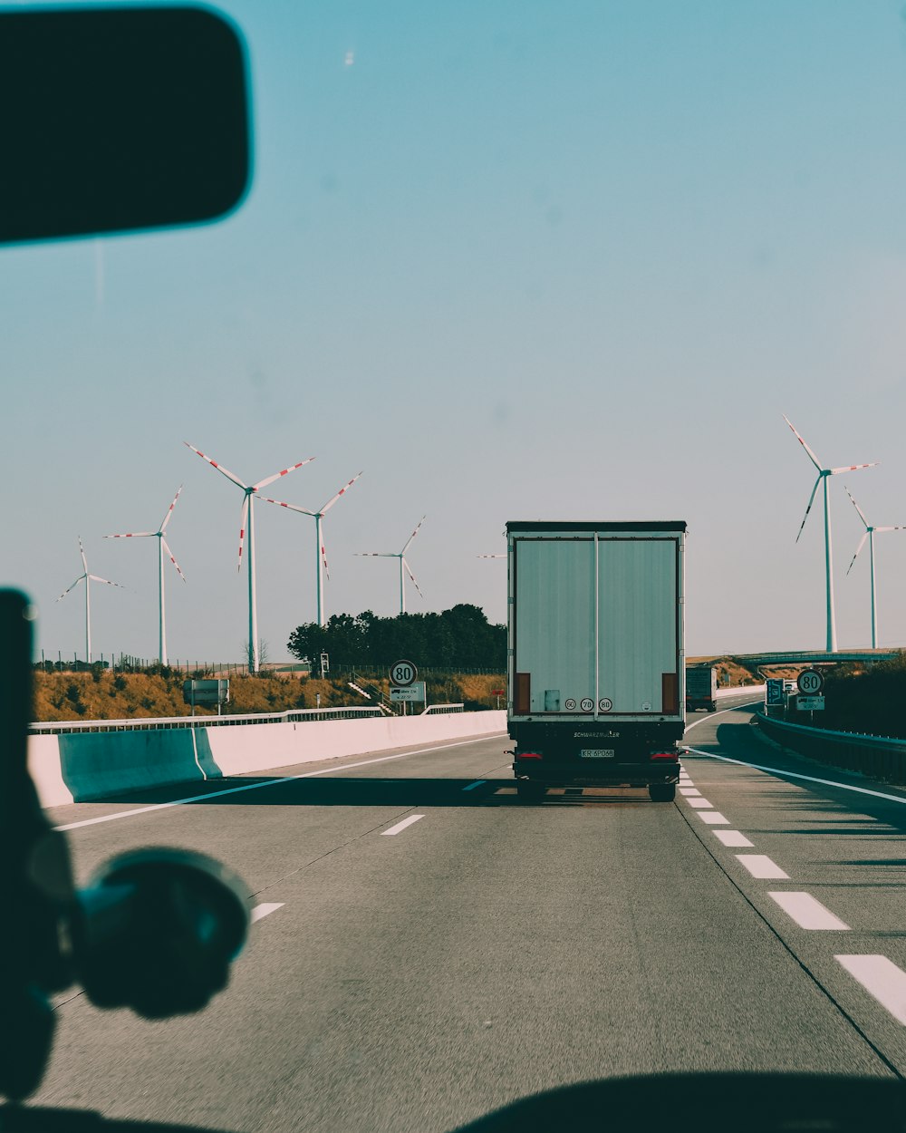 white and black enclosed trailer