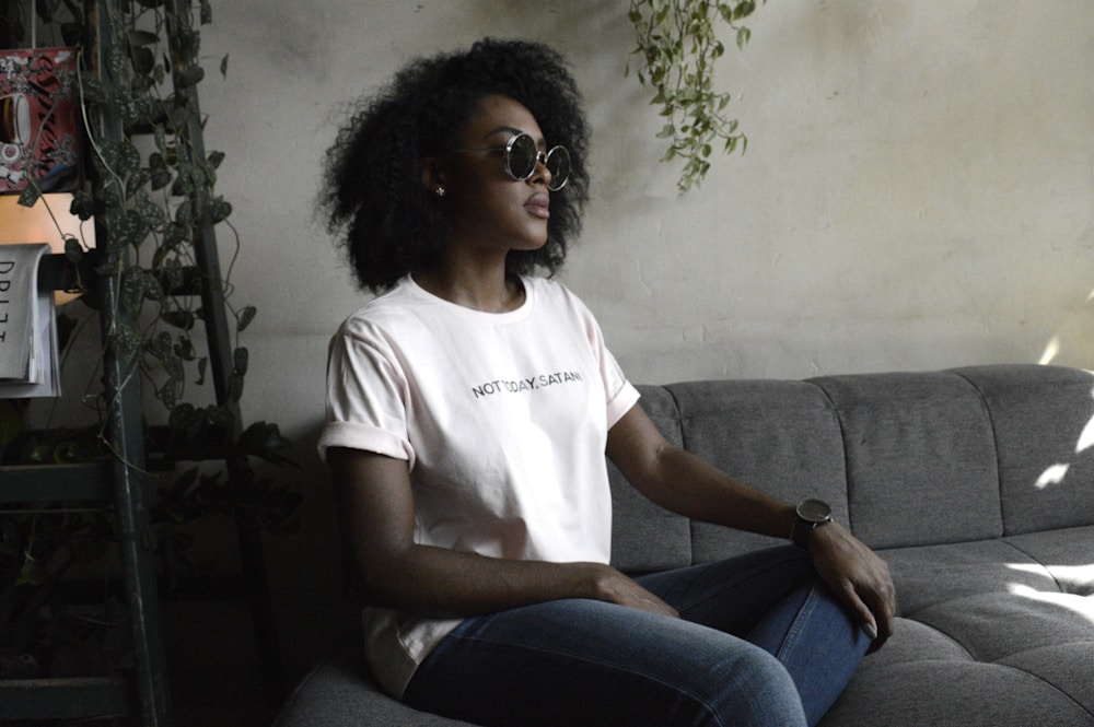 Femme professionnelle confiante en recherche d'emploi