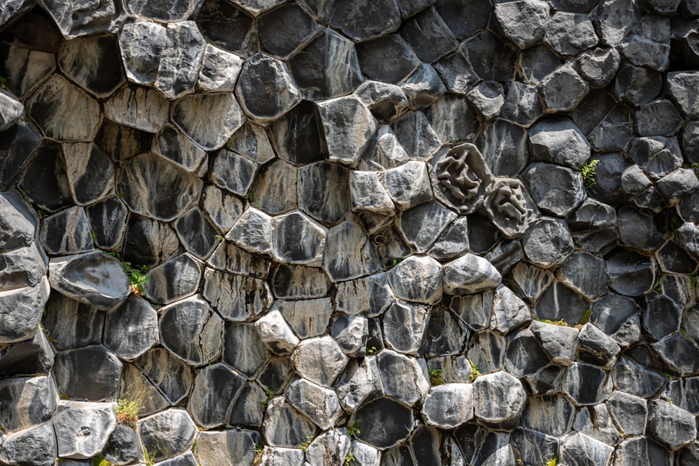 gray rocks at daytime