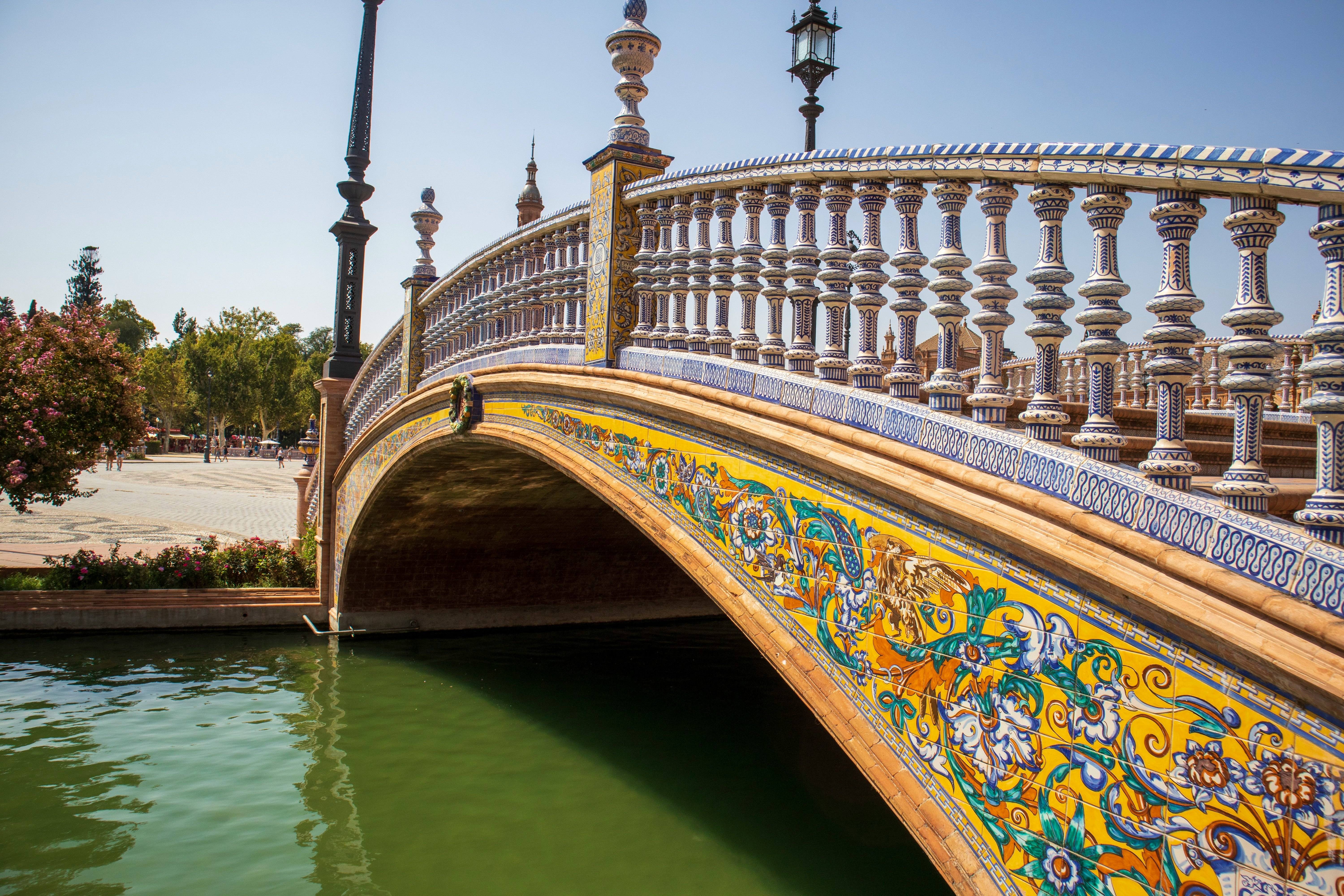 brown and gray bridge