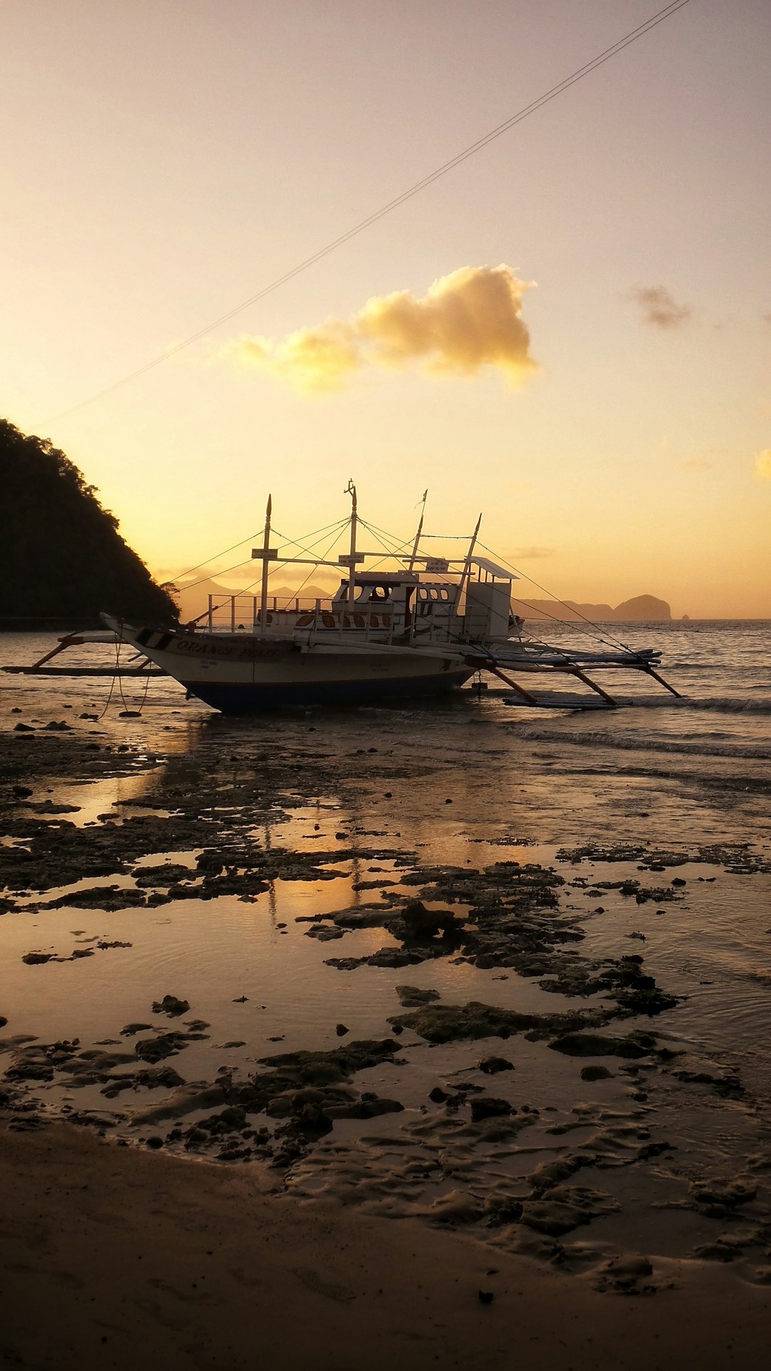 travelers stories about Ocean in El Nido, Philippines