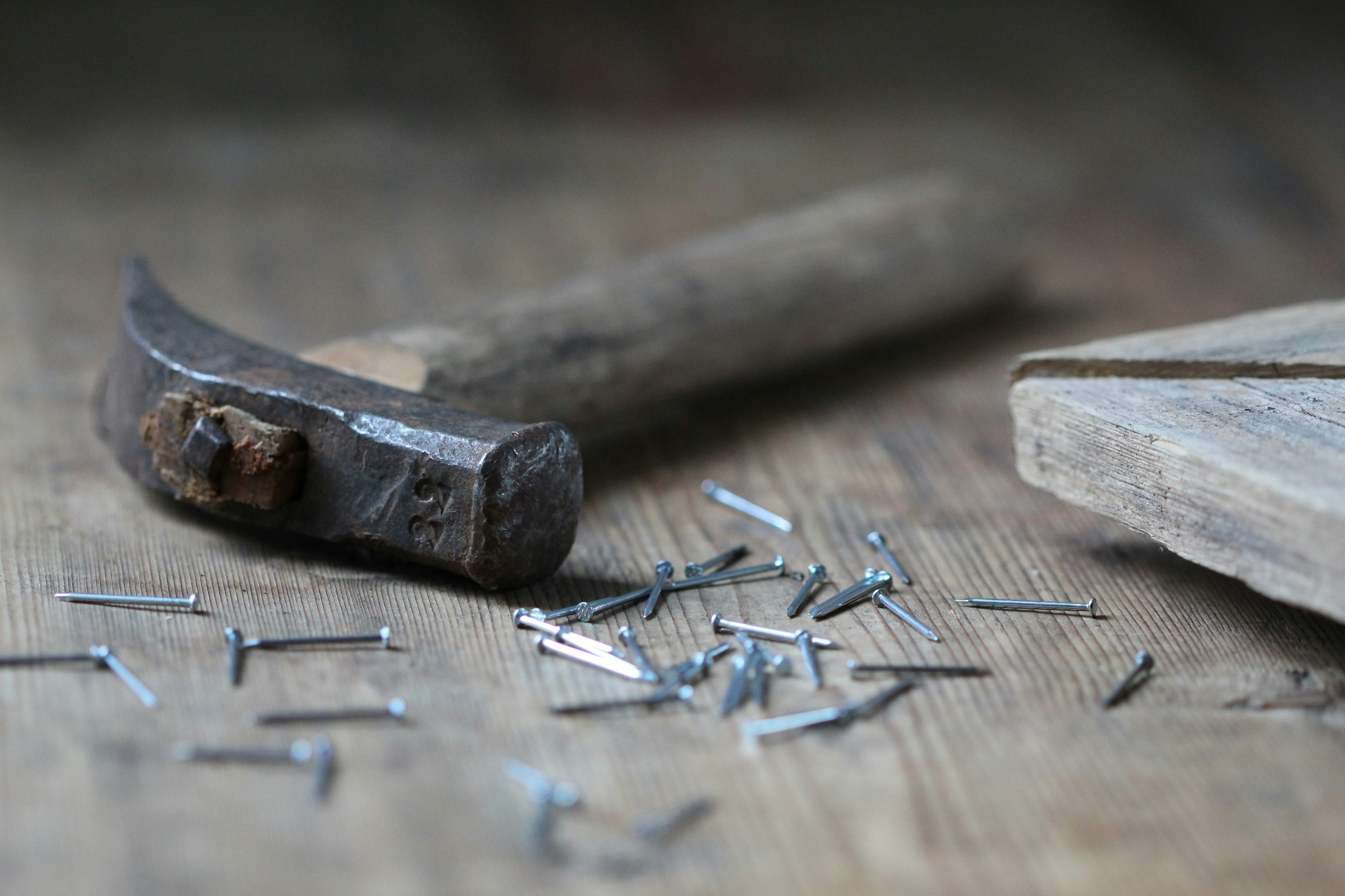 claw hammer and nails