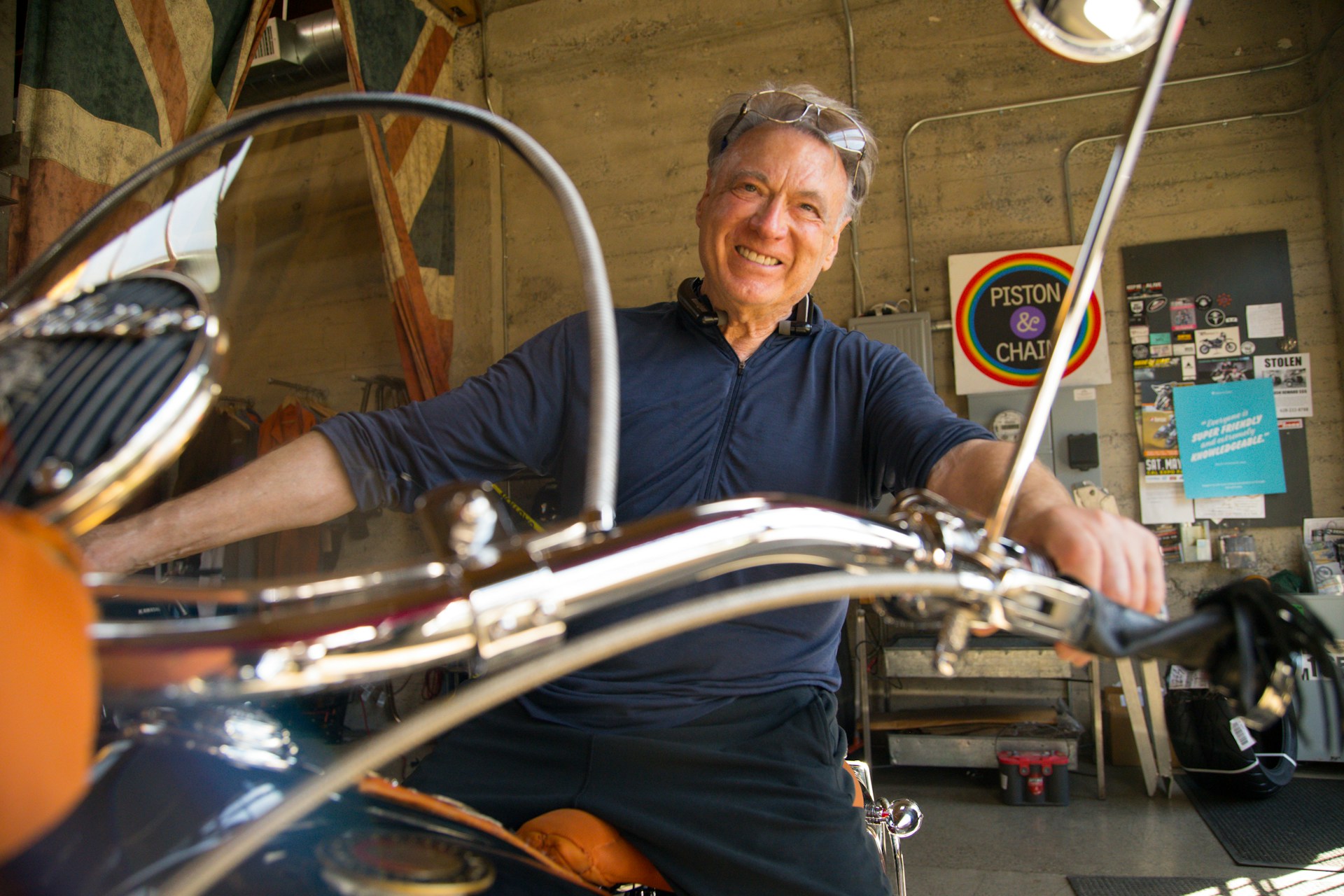 gray computer monitor